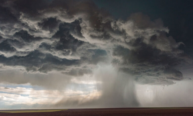 How thunderstorms can spawn damaging ‘downbursts’ How thunderstorms can spawn damaging ‘downbursts’