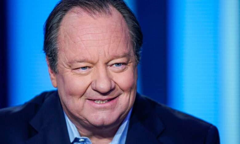 Bob Bakish, Paramount CEO, Steps Down as Company Weighs Merger Bob Bakish, Paramount CEO, Steps Down as Company Weighs Merger