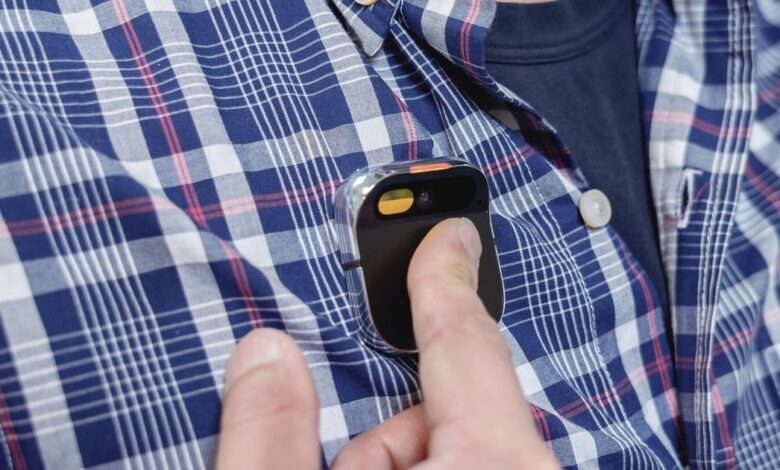 This artificially intelligent pin wants to free you from your phone This artificially intelligent pin wants to free you from your phone