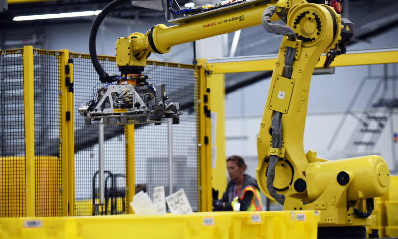 Top Amazon exec says it’s a ‘myth’ robots steal jobs Top Amazon exec says it’s a ‘myth’ robots steal jobs