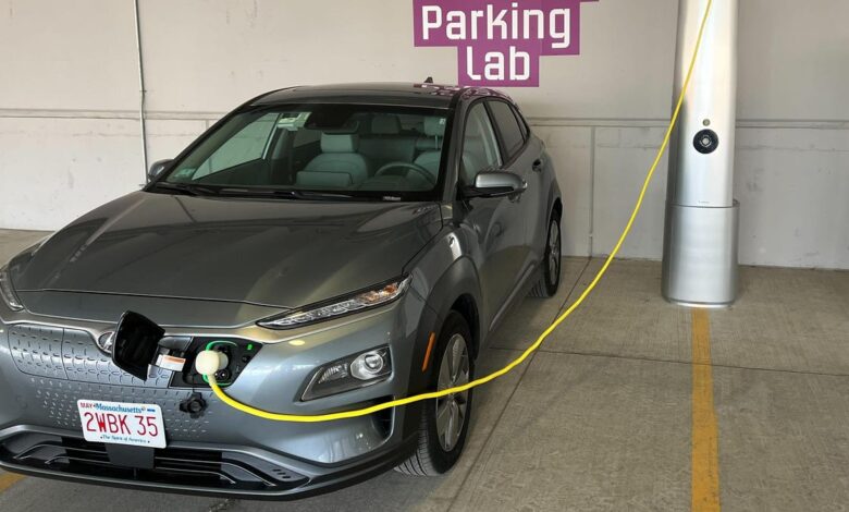 Voltpost lamp post is an EV charger for streets Voltpost lamp post is an EV charger for streets