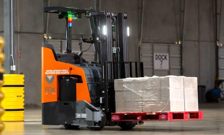 Walmart is putting AI-powered electric forklifts to work [video]