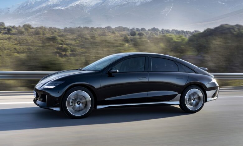 5 Budget-Friendly Electric Cars With More Than 300 Miles Of Range 5 Budget-Friendly Electric Cars With More Than 300 Miles Of Range