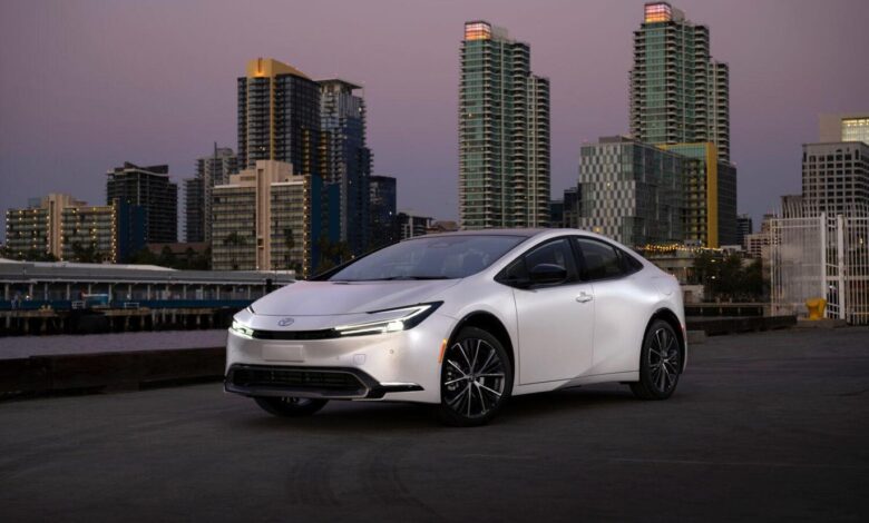Study Reveals The Hybrid Lifeline For EV-Challenged Automakers Study Reveals The Hybrid Lifeline For EV-Challenged Automakers