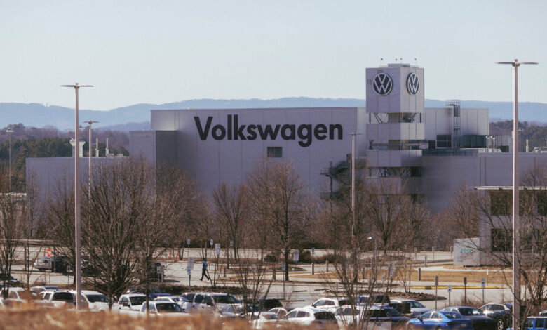VW Workers in Tennessee Start Vote on U.A.W., Testing Union Ambitions VW Workers in Tennessee Start Vote on U.A.W., Testing Union Ambitions