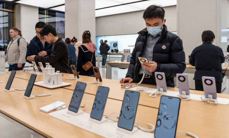 Apple Says It Was Ordered to Pull WhatsApp From China App Store Apple Says It Was Ordered to Pull WhatsApp From China App Store