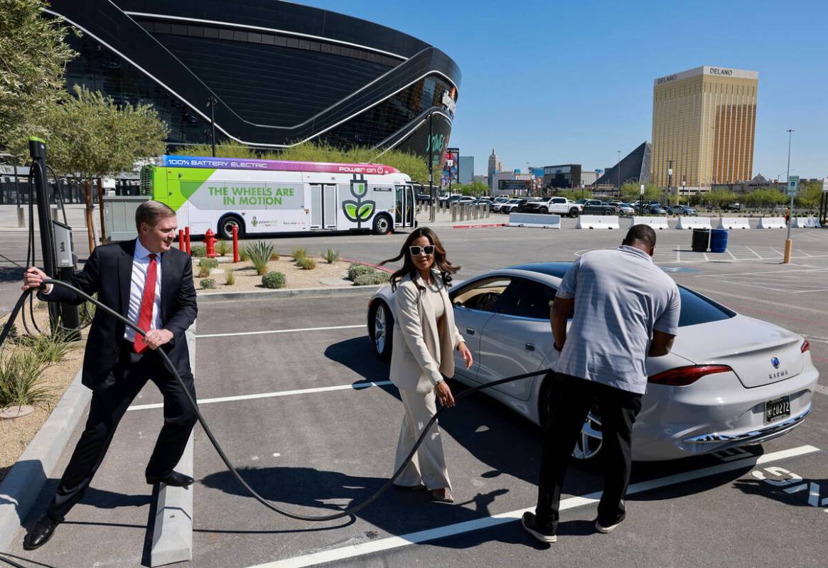 NV Energy CEO Doug Cannon, from left, Raiders president Sandra Douglass Morgan and Raiders alum ...