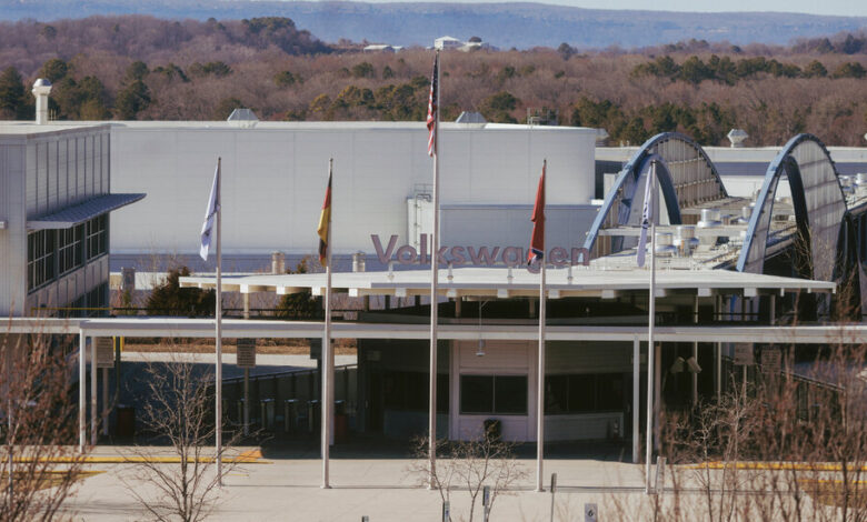 VW Workers in Tennessee Vote for Union VW Workers in Tennessee Vote for Union