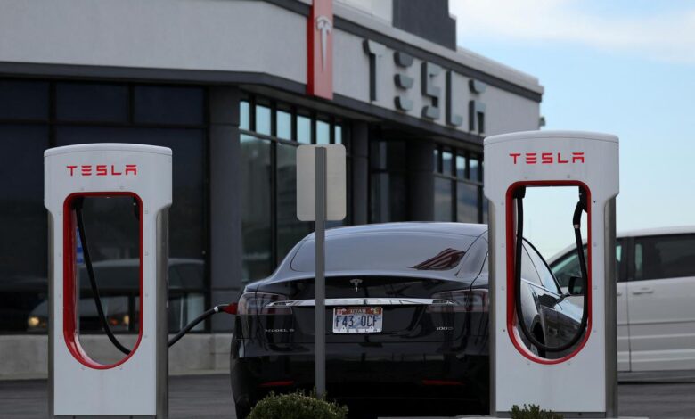 Around 600 fast EV charging stations turned on in the U.S. as car makers try to woo customers Around 600 fast EV charging stations turned on in the U.S. as car makers try to woo customers