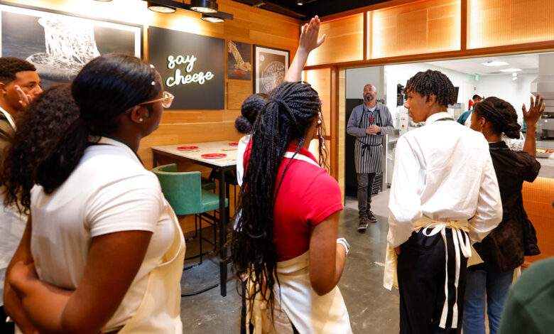 Youth Entrepreneurship: Preparing Teens to Go After their Ambitions Youth Entrepreneurship: Preparing Teens to Go After their Ambitions
