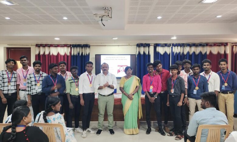 Students urged to take up entrepreneurship Students urged to take up entrepreneurship