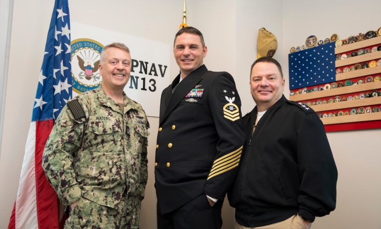 Navy Pins First Robotics Warfare Specialist > United States Navy > News Stories Navy Pins First Robotics Warfare Specialist > United States Navy > News Stories