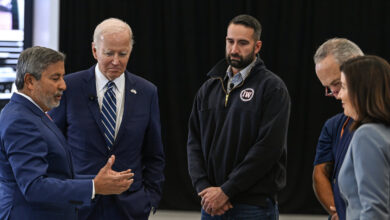 Biden, Seeking to Build on Fruitful Week, Will Announce Billions in Chip Grants