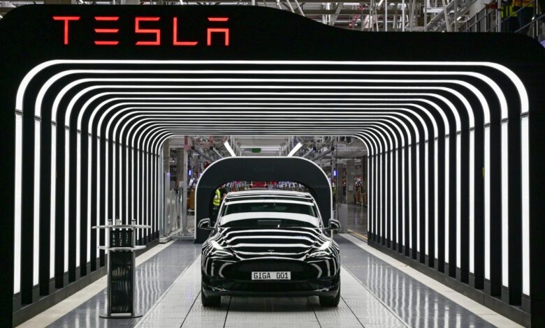 Tesla reports 9 percent dip in first quarter revenue Tesla reports 9 percent dip in first quarter revenue