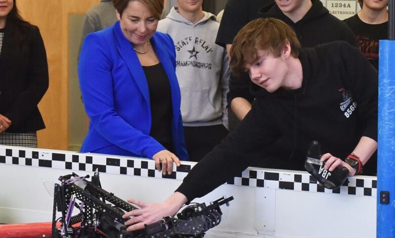 Healey cheers on North Andover robotics teams | Local News Healey cheers on North Andover robotics teams | Local News