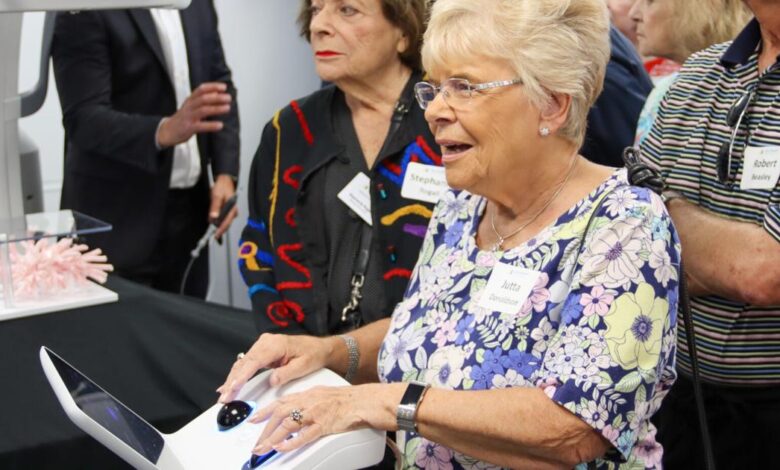 Foundation donors get close-up view of surgical robotics gear | Business Foundation donors get close-up view of surgical robotics gear | Business