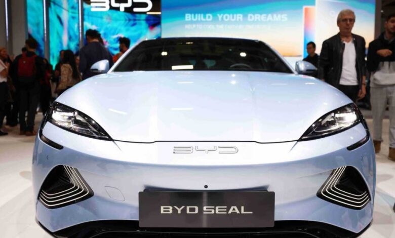 Crisis or opportunity: traditional automakers in EV race Crisis or opportunity: traditional automakers in EV race