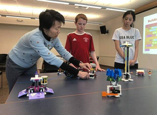 Shady Side Academy middle school robotics team teach skills in new program at Fox Chapel library Shady Side Academy middle school robotics team teach skills in new program at Fox Chapel library