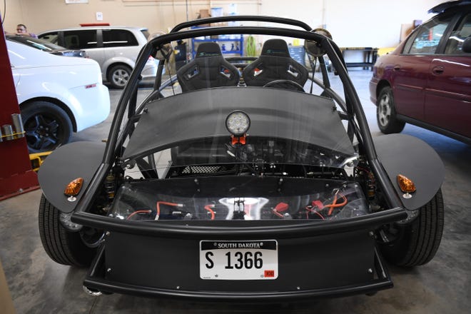 Harrisburg seniors build an electric vehicle in auto shop in photos