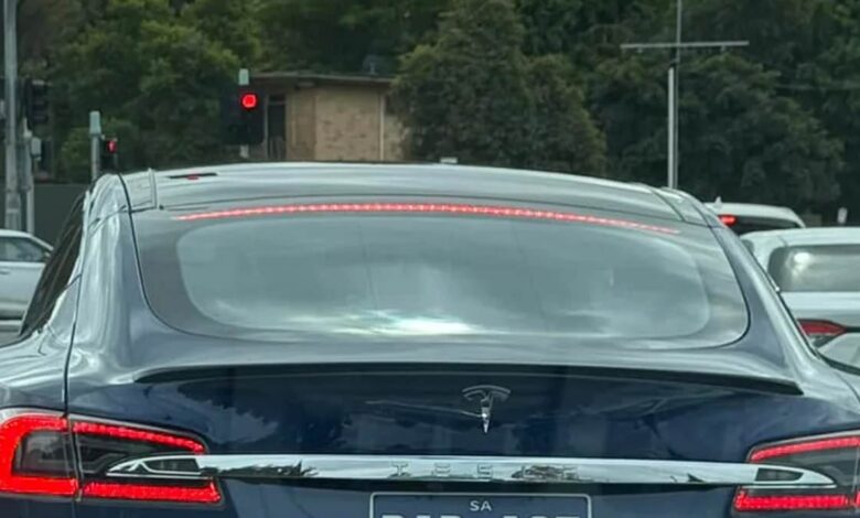 Tesla driver’s hidden message in ‘smug’ number plate Tesla driver’s hidden message in ‘smug’ number plate