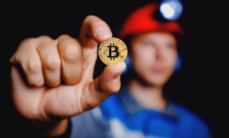 Bitcoin Miners Upgrade Infrastructure, Embrace AI to Prepare For Dip In Revenue After Halving
