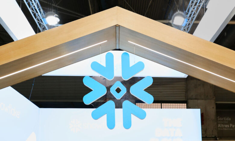 Snowflake releases a flagship generative AI model of its own Snowflake releases a flagship generative AI model of its own
