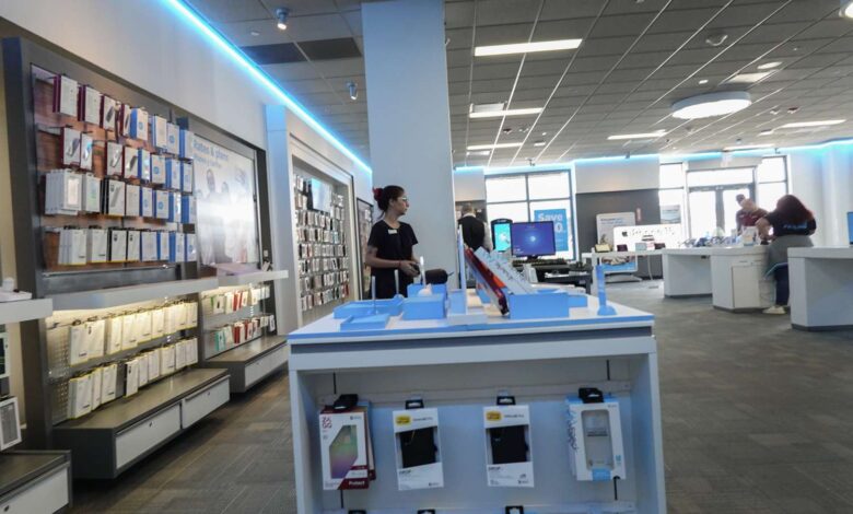 AT&T Rises With Positive Mobile, Broadband Subscriber Growth AT&T Rises With Positive Mobile, Broadband Subscriber Growth