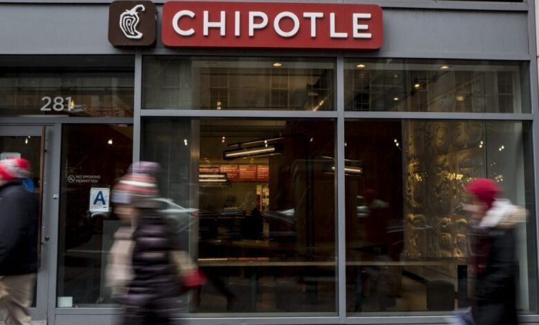 Chipotle greenlights robots to make your guacamole | Fortune Chipotle greenlights robots to make your guacamole | Fortune