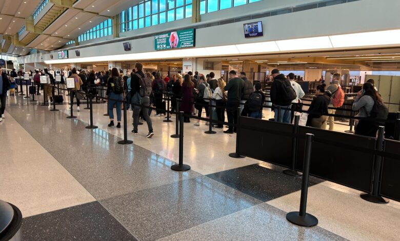 Planes and automobiles: DC-area travelers make their way to their Thanksgiving destinations Planes and automobiles: DC-area travelers make their way to their Thanksgiving destinations