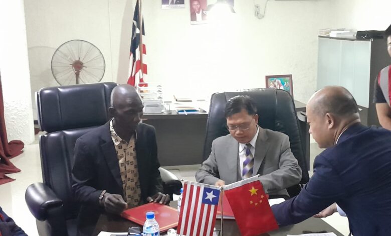 China donates solar power to Posts and Telecommunications China donates solar power to Posts and Telecommunications