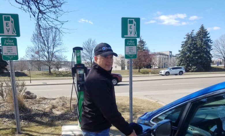 Want to know the best places to charge you electric vehicle? Intrepid reviewer ‘Ubiquitous Electric Bill” has the answer Want to know the best places to charge you electric vehicle? Intrepid reviewer ‘Ubiquitous Electric Bill” has the answer