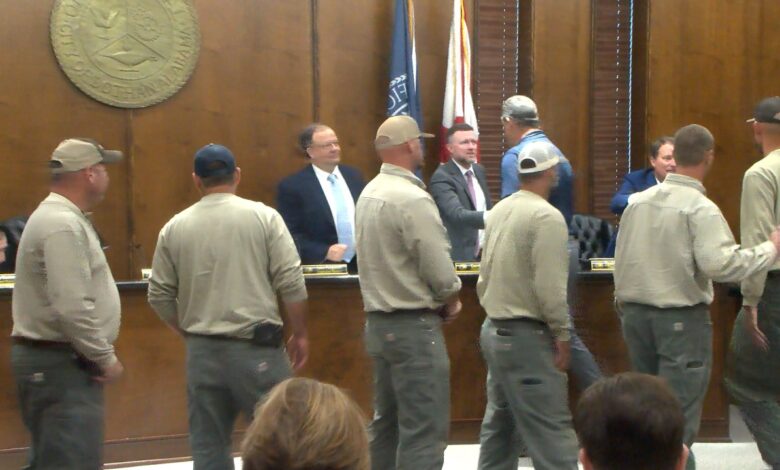 City commission shows appreciation for linemen and public safety telecommunication workers | WDHN City commission shows appreciation for linemen and public safety telecommunication workers | WDHN