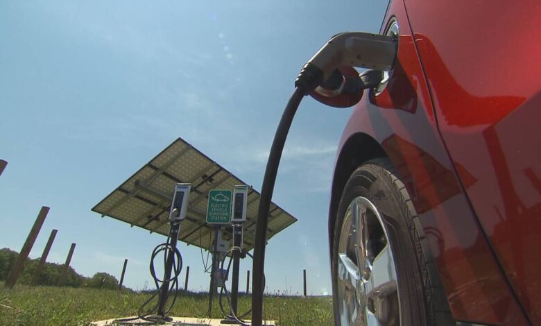 Electric vehicle sales decrease in 2024 – WSOC TV Electric vehicle sales decrease in 2024 – WSOC TV