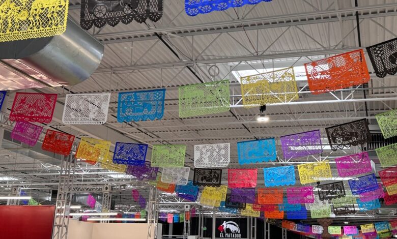 New Hispanic-centric shopping center opens in Aurora New Hispanic-centric shopping center opens in Aurora