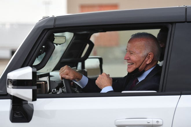 EV sales are slumping. But Biden wants to force you to buy one anyway EV sales are slumping. But Biden wants to force you to buy one anyway