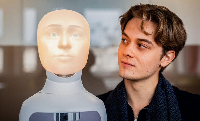Real intelligence on artificial intelligence Real intelligence on artificial intelligence