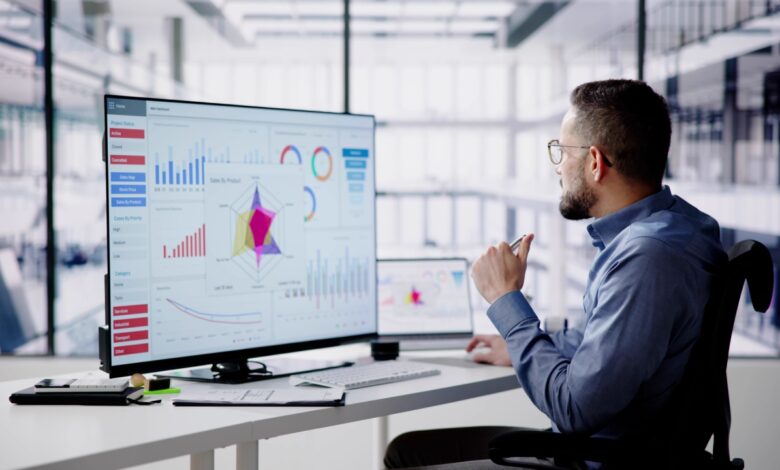 B2B Businesses Tap Embedded Analytics to Unlock Data Silos B2B Businesses Tap Embedded Analytics to Unlock Data Silos