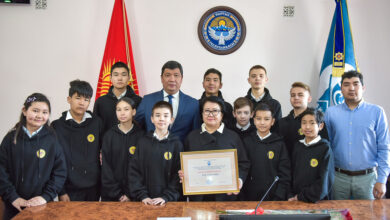 Bishkek Mayor meets prize winners of international robotics championship