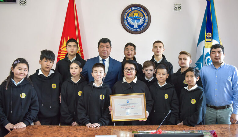 Bishkek Mayor meets prize winners of international robotics championship Bishkek Mayor meets prize winners of international robotics championship