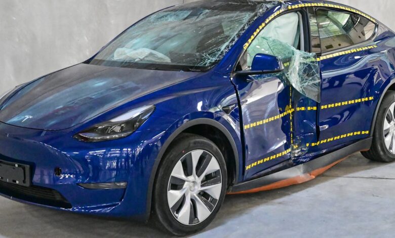 Electric vehicles are usually safer for their occupants – but not necessarily for everyone else Electric vehicles are usually safer for their occupants – but not necessarily for everyone else