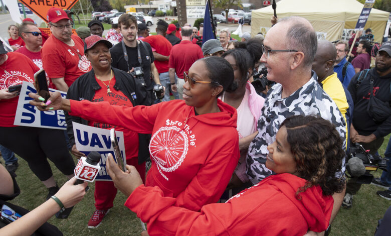 Big 3 autoworkers vote to approve UAW contract with historic raises : NPR Big 3 autoworkers vote to approve UAW contract with historic raises : NPR