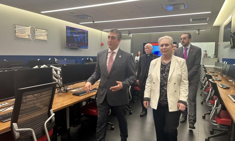 Sen. Kirsten Gillibrand Facilitates Cybersecurity Roundtable at St. John’s University – The Torch Sen. Kirsten Gillibrand Facilitates Cybersecurity Roundtable at St. John’s University – The Torch