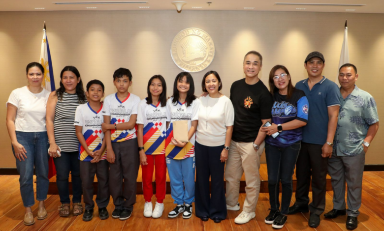 Mayor Binay gives financial aid to robotics team competing in US Mayor Binay gives financial aid to robotics team competing in US