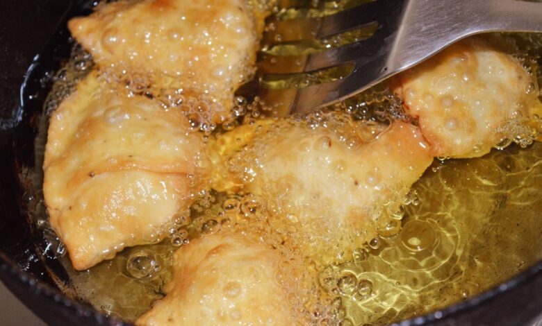 Condoms, gutka and stones found in samosas at automobile major’s canteen in Pune – India News Condoms, gutka and stones found in samosas at automobile major’s canteen in Pune – India News