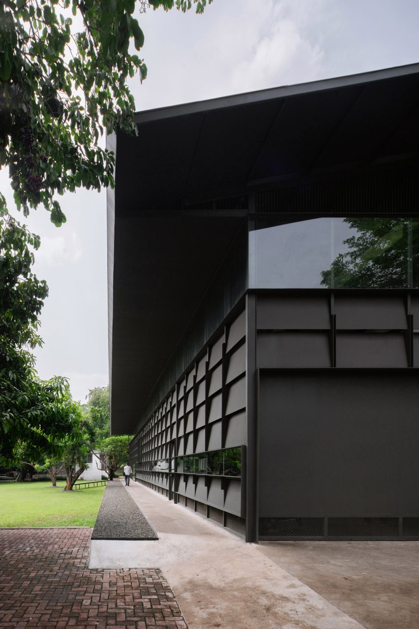 Facade and external area at renovated shed by Dhaniē & Sal