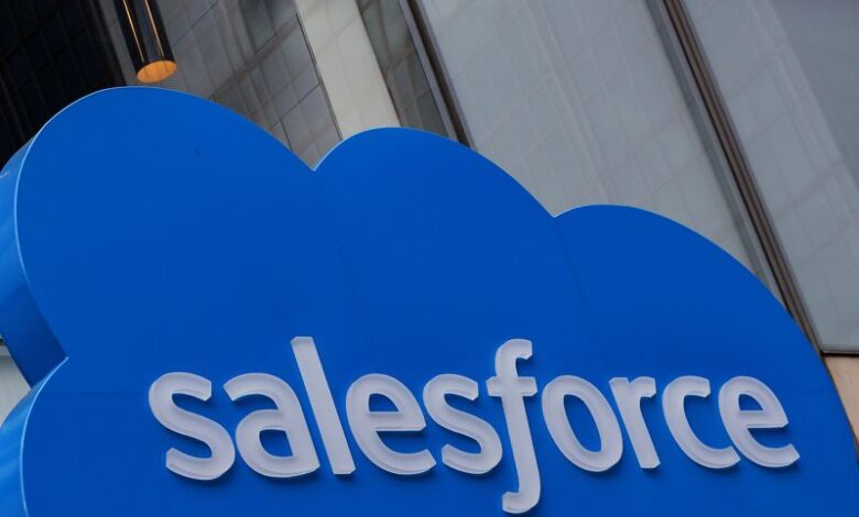 Salesforce slumps over 20% as guidance falls short of estimates By Investing.com Salesforce slumps over 20% as guidance falls short of estimates By Investing.com