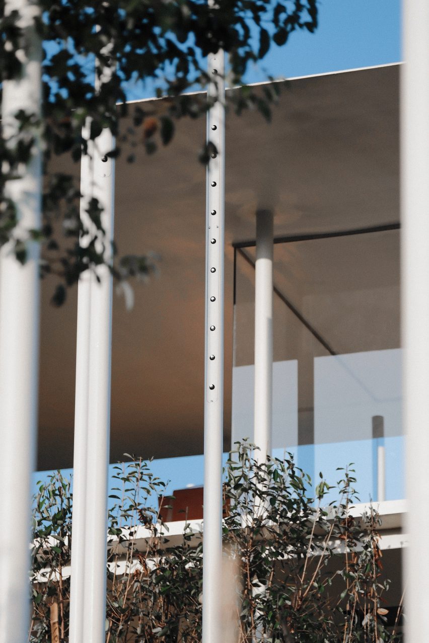 Detail of steel pole structure around the tearoom in Huzhou