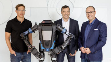 Israeli startup unveils AI robot capable of house chore