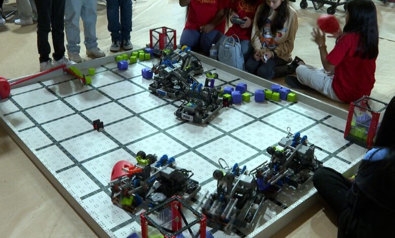 Santa Maria students compete in city-wide VEX IQ robotics championship Santa Maria students compete in city-wide VEX IQ robotics championship
