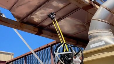 Ingenious EEWOC robot uses a tape measure to climb quickly